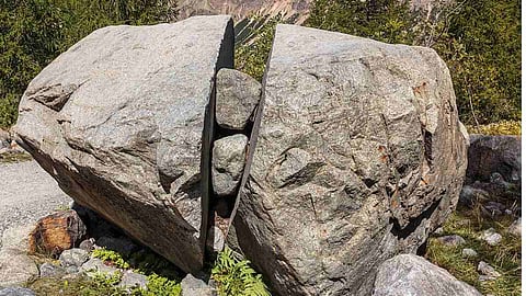 पथरा पत्थर क्या है? (Stone Meaning In Hindi)