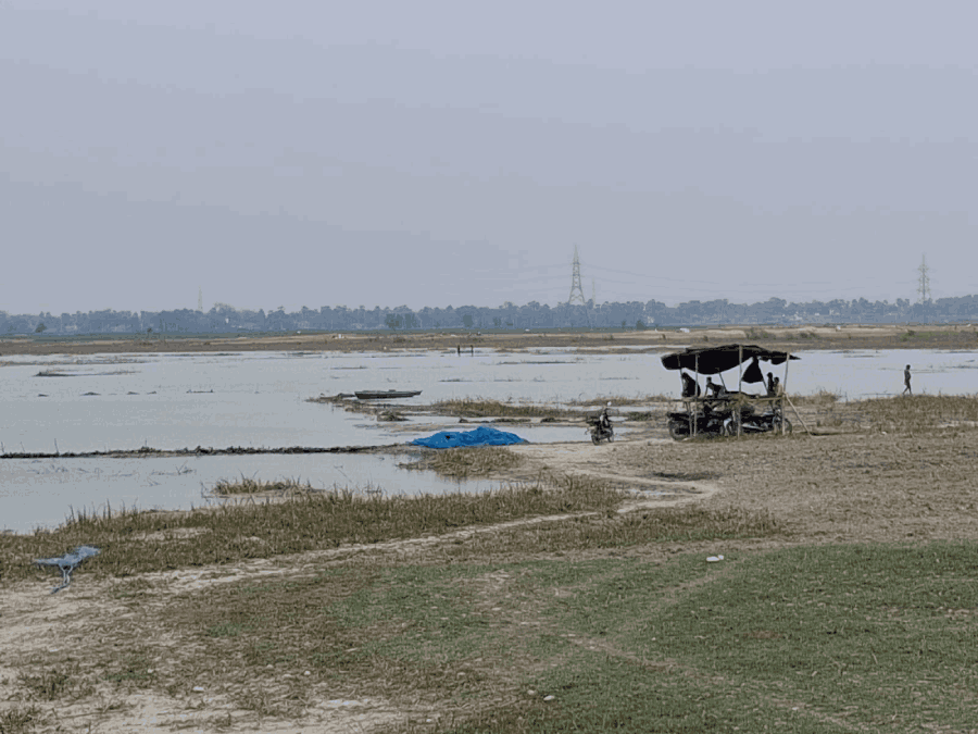 नून नदी के किनारे फैला यह इलाका एक ऐसे भू-भाग का हिस्सा है जो हर साल पानी को समेटता है, फैलाता है और धीरे-धीरे छोड़ता है, ठीक वैसा ही व्यवहार, जैसा एक वेटलैंड करता है। 