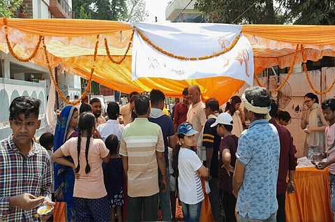 प्रचंड गर्मी के बावज़ूद लखनऊ में बड़े मंगल के भंडारों के आयोजन में लोगों का उत्‍साह देखने को मिल रहा है।&nbsp;