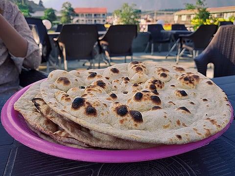 दो जून की रोटी, जिसके लिए इंसान दिन-रात मेहनत करता है। पर्यावरण के बिगड़ते हालात के चलते अब इसपर भी खतरा मंडराता दिख रहा है।&nbsp;