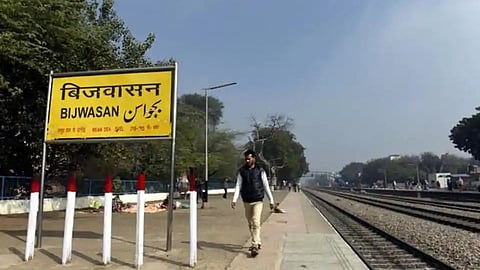 बिजवासन का मामला भविष्य की शहरी विकास परियोजनाओं के लिए एक महत्वपूर्ण उदाहरण बन सकता है। 