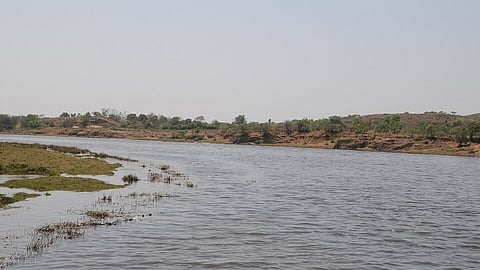 गुजरात की नदियां राज्य की पेयजल आपूर्ति, सिंचाई, उद्योग, मत्स्य पालन और पारिस्थितिकी का आधार हैं। 