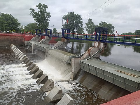 उत्तर प्रदेश के रामपुर जिले की बिलासपुर तहसील में भाखड़ा नदी पर बना यह  ऐतिहासिक बांध करीब सौ साल पुराना है।&nbsp;