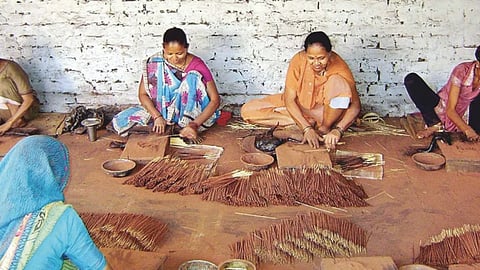 अगरबत्ती उद्योग पर ग्लोबलाइजेशन की मार,Pc-सर्वोदय जगत 