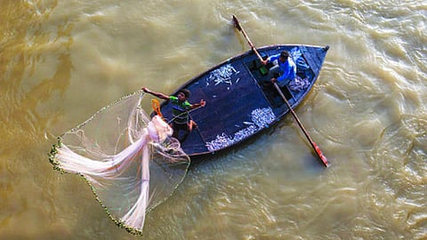 जारी है अधिकार में क्षरण का सिलसिला