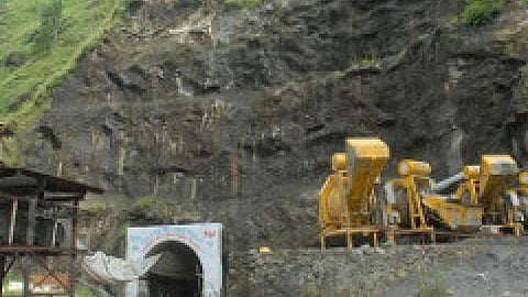 जलविद्युत परियोजनाओं से छलनी होते हिमालय के पहाड़