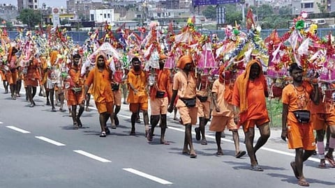 जल और वन से जुड़े कांवड़ यात्रा।