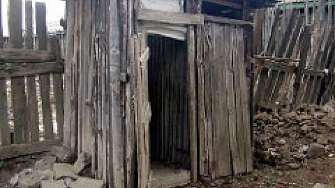 शौचालय का किचन के रूप में हो रहा था उपयोग