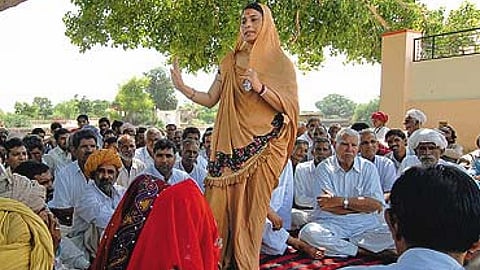 गोपालपुरा गांव में ग्राम सभा