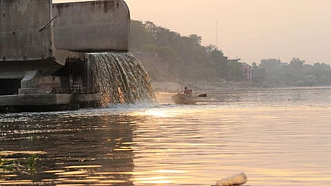 गंगा में नाला