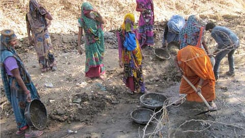 जल सहेलियां source - patrika