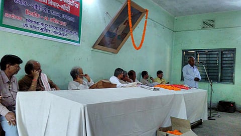 दामोदर और उसकी सहायक नदियों के अस्तित्व पर चर्चा