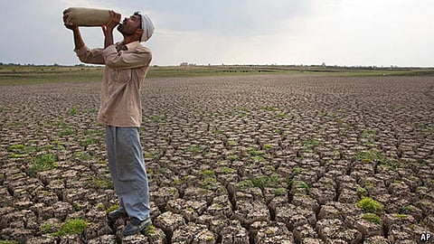 अति उपयोग के कारण पीने के पानी को तरसता भारत।