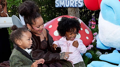 Pregnant Rihanna scores big at Smurfs premiere with RZA and Riot