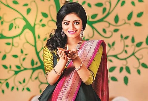 Janani Iyer Diwali Celebration with Family and Friends | Biography ...
