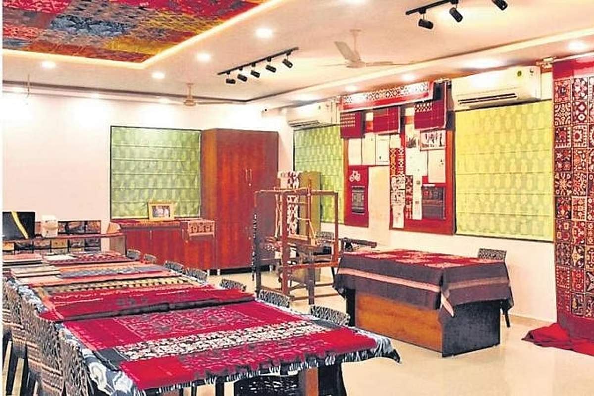 Teliya Rumaal Process The story keeper of weaving: A tribute to Telangana’s heritage handlooms