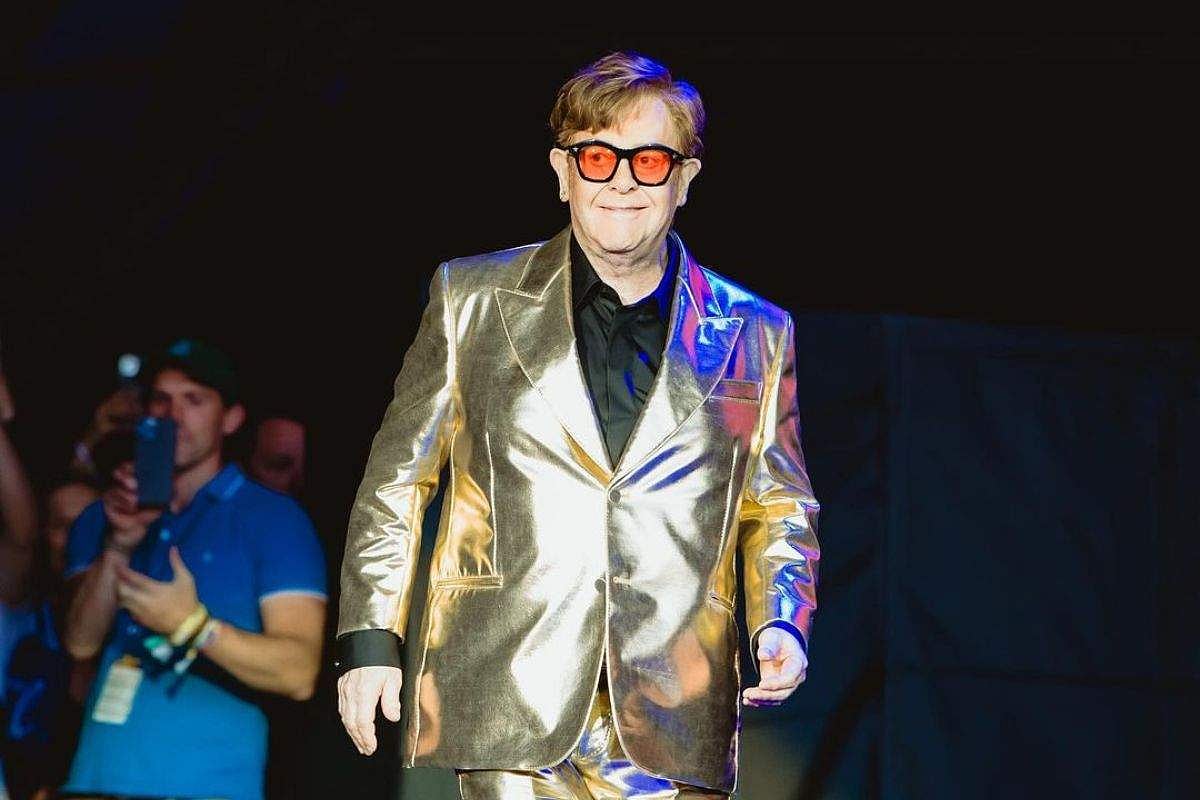 Elton John back at home following hospitalisation after fall at his(02)