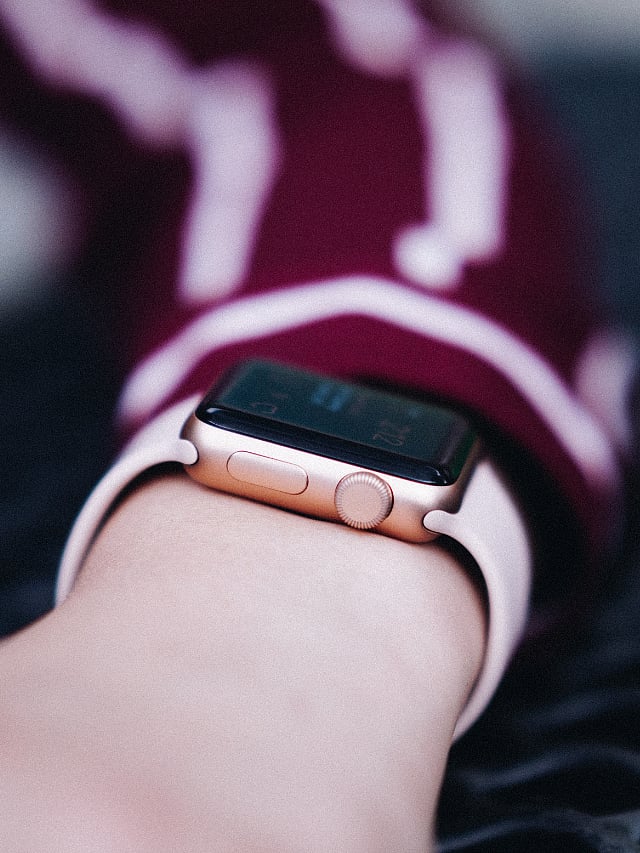 Here is a list of 7 smartwatches with iOS & Android) that