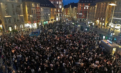 On Tuesday evening, Graz residents met to light candles together in the main square.