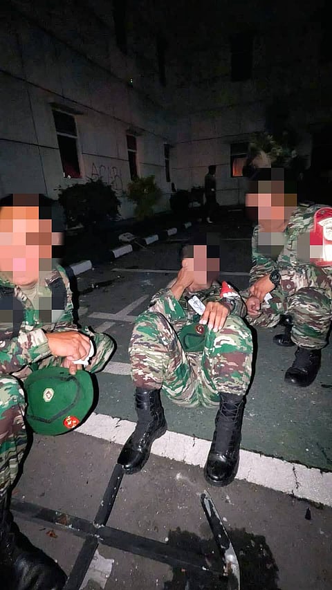 Exclusive Inter Bellum News image capturing the aftermath inside a Jakarta police office, revealing the impact of intense protests on officers.