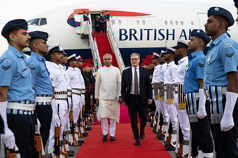U.LK Prime Minister Keir Starmer is greeted by a guard of honour as he arrives in India. 