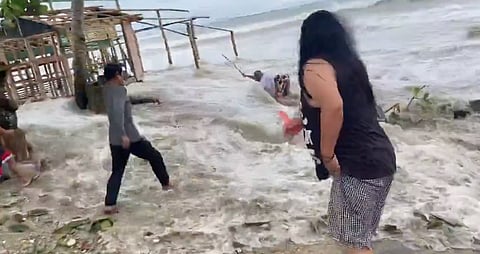 Super Typhoon Fung-wong Hits Philippines, Killing Two Amid Evacuations