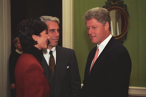 Epstein and Maxwell photographed speaking with Clinton after the president made remarks at an event for donors to the White House restoration project (29 September 1993).
