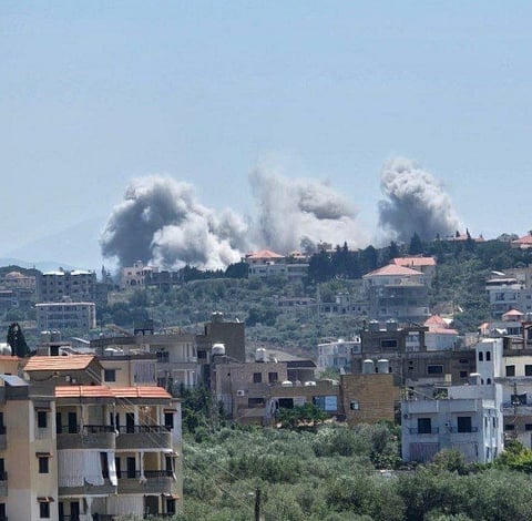 Israeli airstrikes on a towns in southern Lebanon, 10 June 2026.