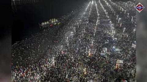 300 km-long traffic jam chokes Maha Kumbh, Akhilesh Yadav's jab at UP government