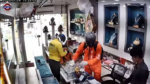 Two people wearing Blinkit and Swiggy uniforms are robbing a store in Ghaziabad.