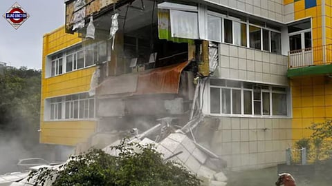 A tsunami with wave heights of 3 to 4 meters was recorded in parts of the Kamchatka region in Russia. 