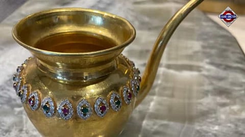 Urn with diamonds, ruby, emerald worth Rs 1 crore stolen from Red Fort park