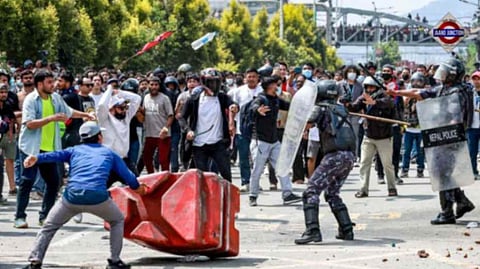 नेपाल में जेन-ज़ी का सोशल मीडिया बैन के खिलाफ भारी प्रदर्शन: 20 लोगों की मौत, 500 घायल