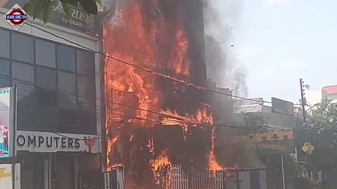 15 Students Killed in Blaze at Lucknow Building