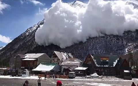 Russia Avalanche: 11 Climbers Killed, 6 Missing | Terrifying Video