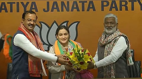 UP Polls: Aparna Singh Yadav, Daughter-in-Law of SP’s Founder Mulayam Singh Yadav Joins BJP
