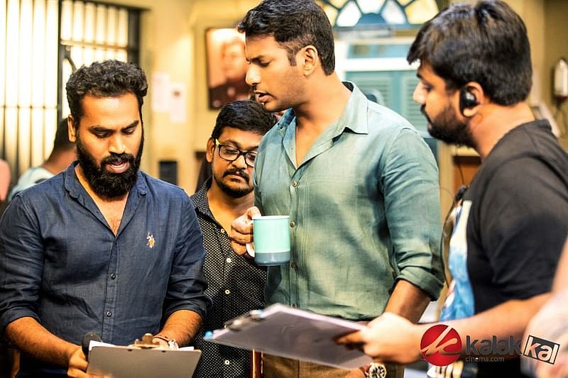 அயோக்கியா படத்தின் பிரத்யேக ஸ்டில்ஸ் 