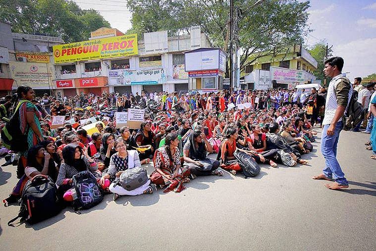 பொள்ளாச்சி சம்பவம் ; தமிழகம் முழுவதும் வலுக்கும் போராட்டம் 