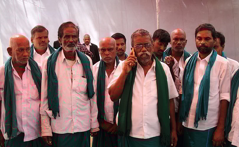 மோடிக்கு எதிராக வாரணாசியில் 111 விவசாயிகள்  போட்டியிடுகின்றனர்.