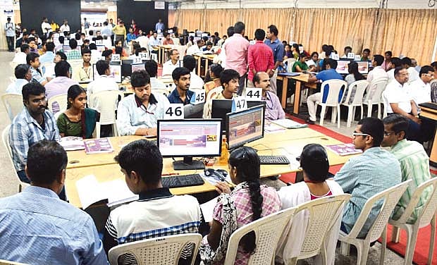 பொறியியல் கலந்தாய்வு அறிவிப்பு எப்போது? - மாணவர்கள் கடும் அதிருப்தி!