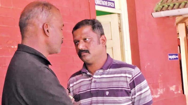 எடப்பாடியின் ஆட்கள் கொலை மிரட்டல் விடுக்கின்றனர் -  மனோஜ் பேட்டி