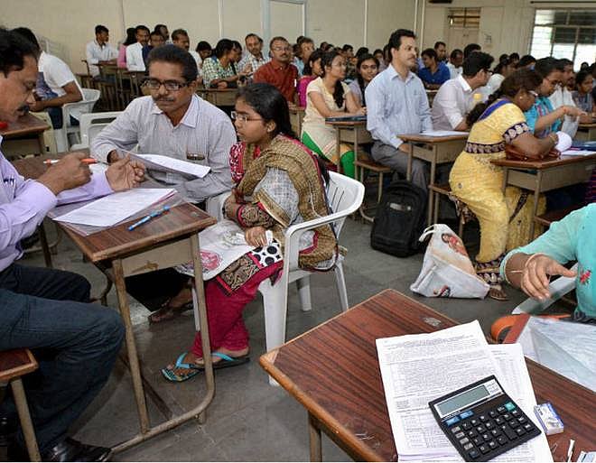 நீட் தேர்வு மோசடி : அரசுப் பள்ளியில் படித்த ஒரே ஒரு மாணவிக்கு மட்டுமே ‘சீட்’ - சிதையும் மருத்துவக் கனவு !