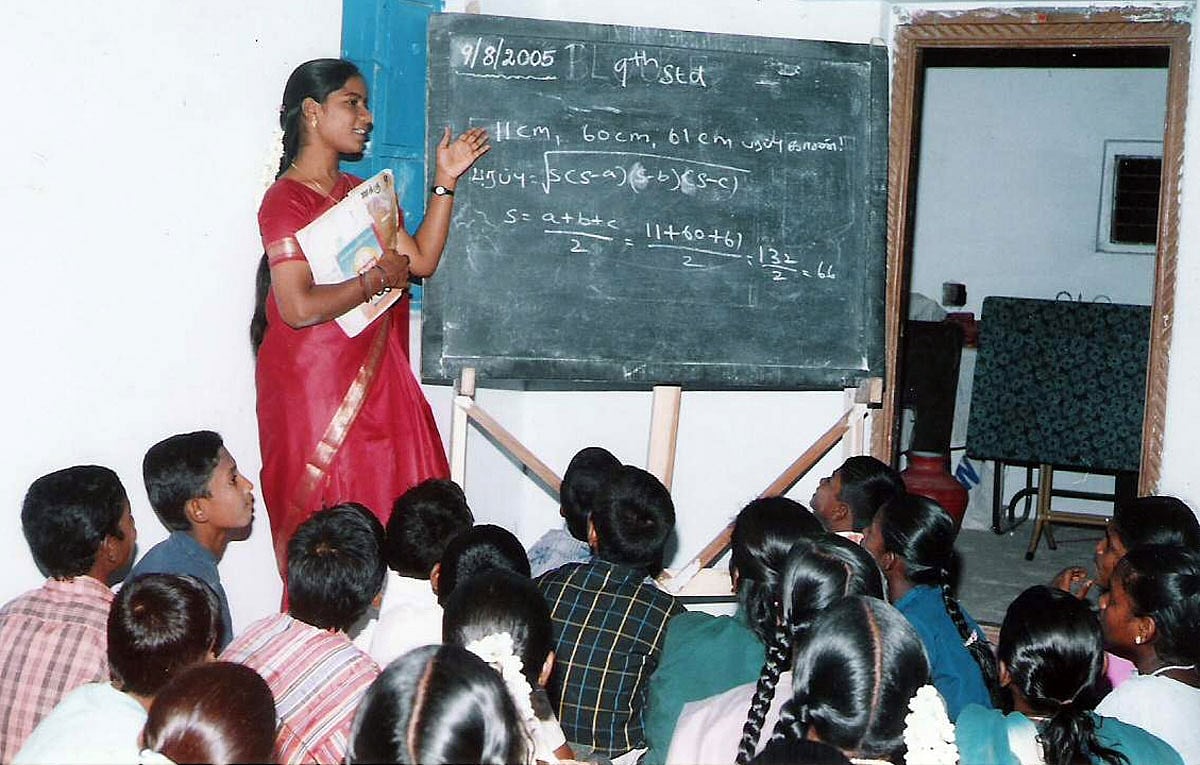 பள்ளி, கல்லூரிகளில் பாலியல் புகார் அளிக்க இலவச தொலைபேசி எண் : ஐகோர்ட் புதிய உத்தரவு!