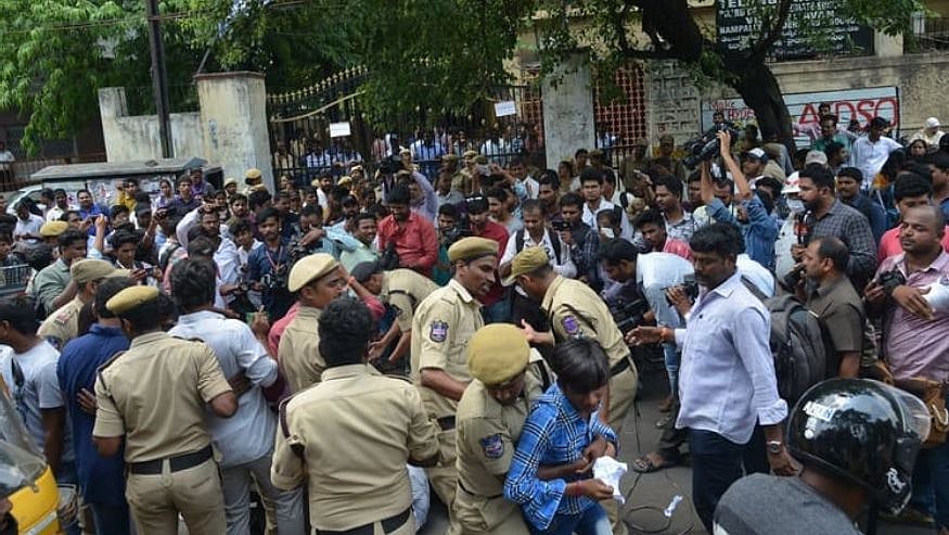 99 மதிப்பெண் பெற்ற மாணவிக்கு 0 மதிப்பெண்: 7 நாளில் 21 மாணவர்கள் தற்கொலை!