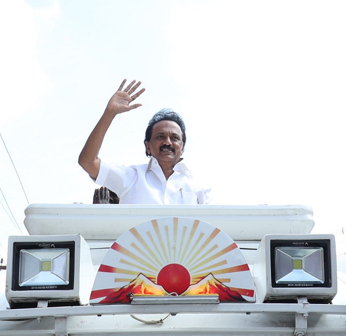 தேர்தல் பரப்புரை நிறைவடைந்தது - கரூரில் அ.தி.மு.கவினர் வன்முறை