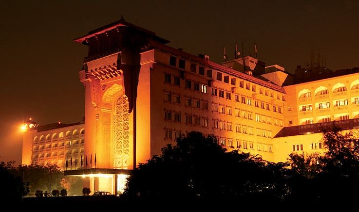 சொகுசு ஹோட்டலில் செயல்படும் ‘லோக்பால்’ அமைப்பு!