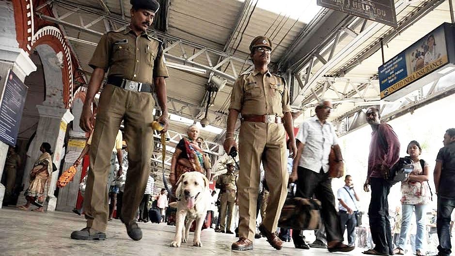 இலங்கை குண்டுவெடிப்பு எதிரொலி: சென்னை ரயில் நிலையங்களில் தீவிர சோதனை!  