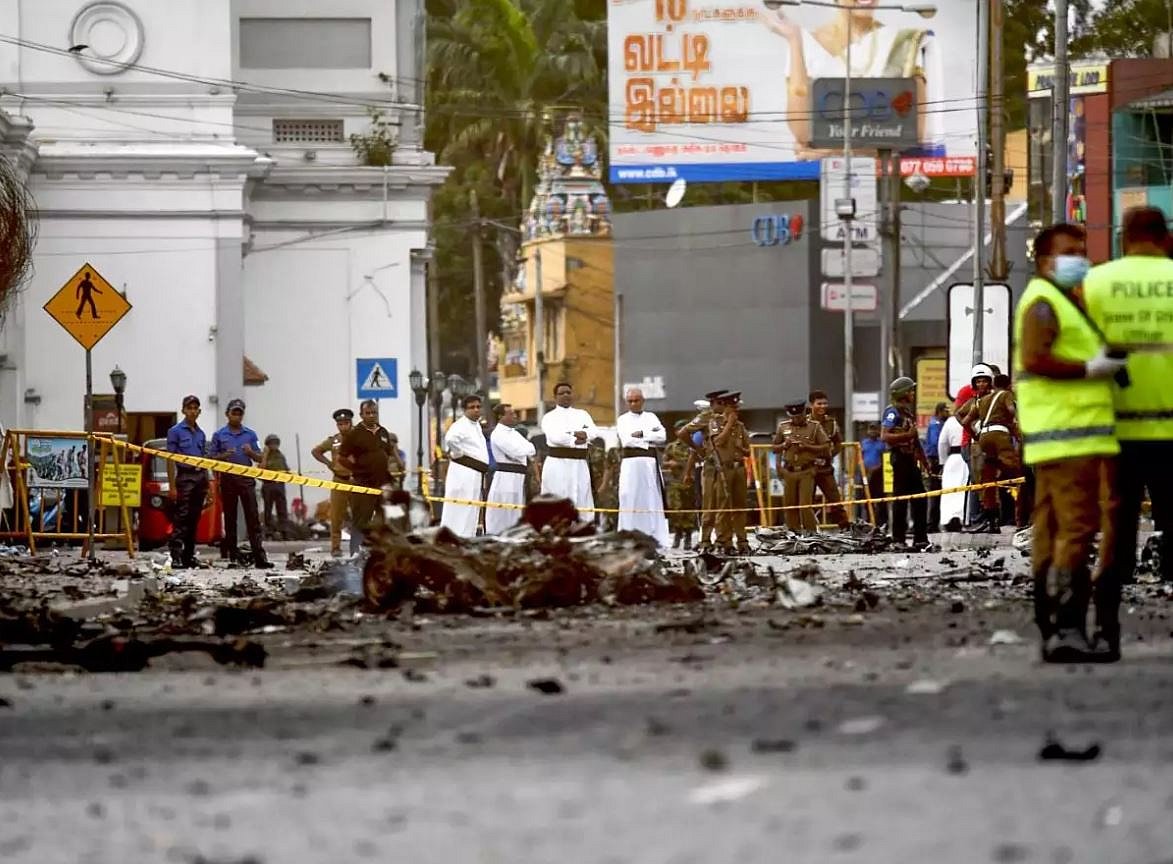 கொழும்பு நீதிமன்றம் அருகே குண்டுவெடிப்பு... இலங்கையில் தொடரும் பதற்றம்...