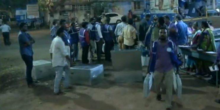 சென்னையில் உள்ள மின்னணு வாக்குப்பதிவு இயந்திரங்களுக்கு 3 அடுக்கு பாதுகாப்பு!