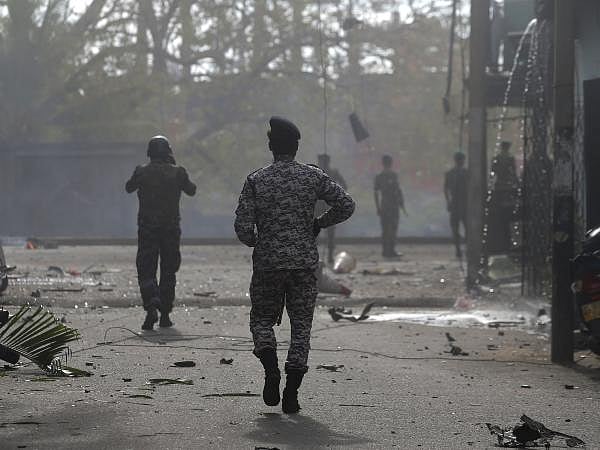 இலங்கைக்கு புதிய காவல்துறை தலைவர் & பாதுகாப்புச் செயலாளர் நியமனம்!